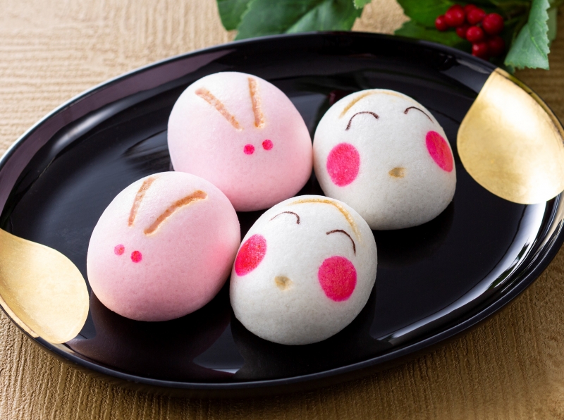 2023年うさぎ年にピッタリ！可愛らしい紅色の「うさぎ薯蕷饅頭